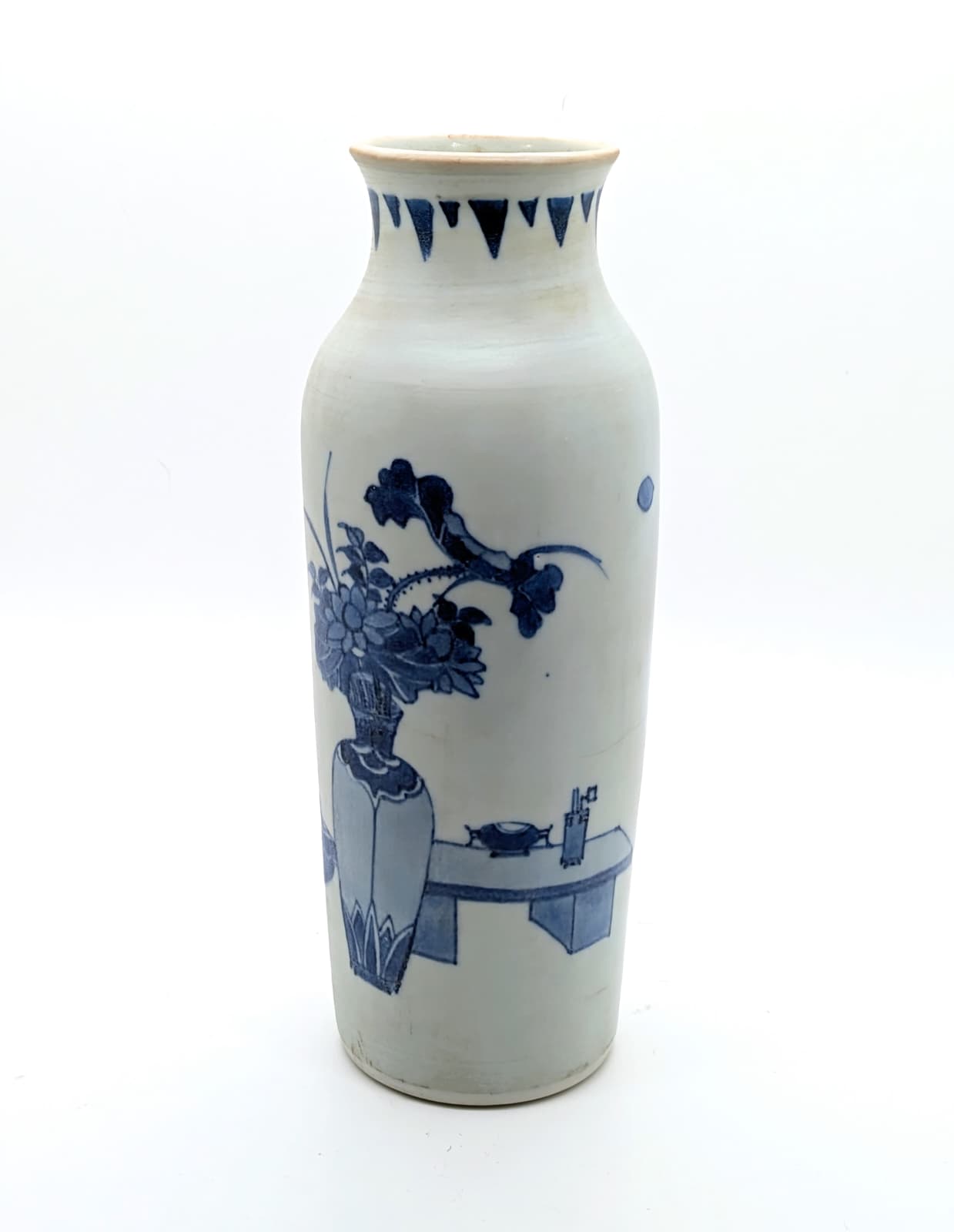 BF 81 A small blue and white rouleau vase<br><br>明崇禎至清順治 哈察船貨 青花清供小棒槌瓶