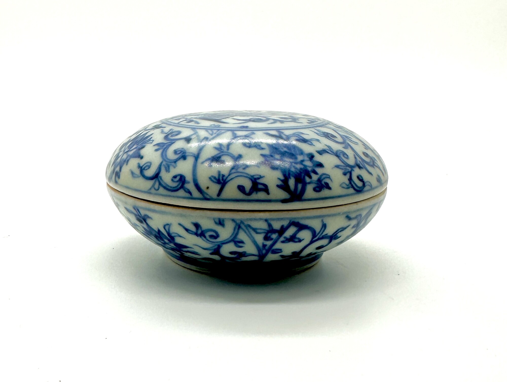 中国民間青花瓷 A blue and white 'kraak' dish, Ming dynasty, Wanli period