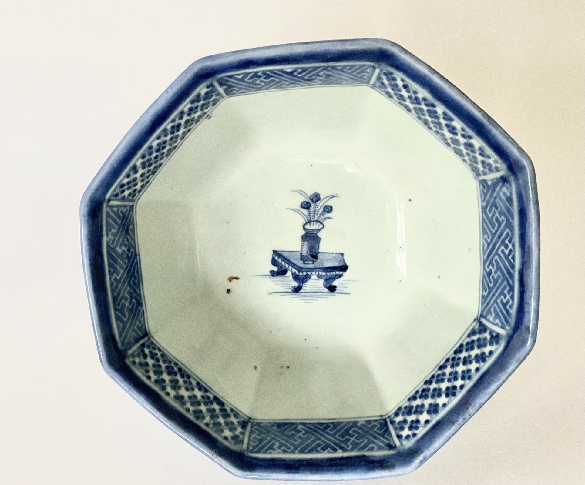 焼き物　青花 藍色と白の染付の器、青花