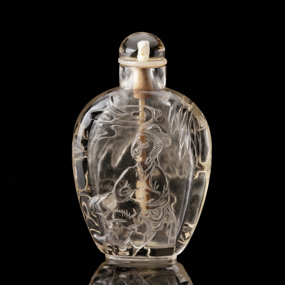 A carved citrine snuff bottle