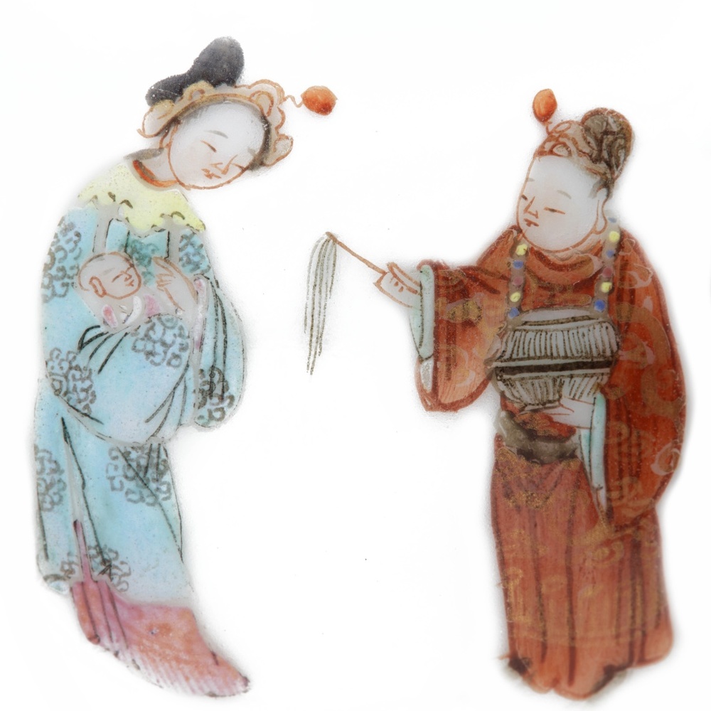 A famille-rose porcelain snuff bottle