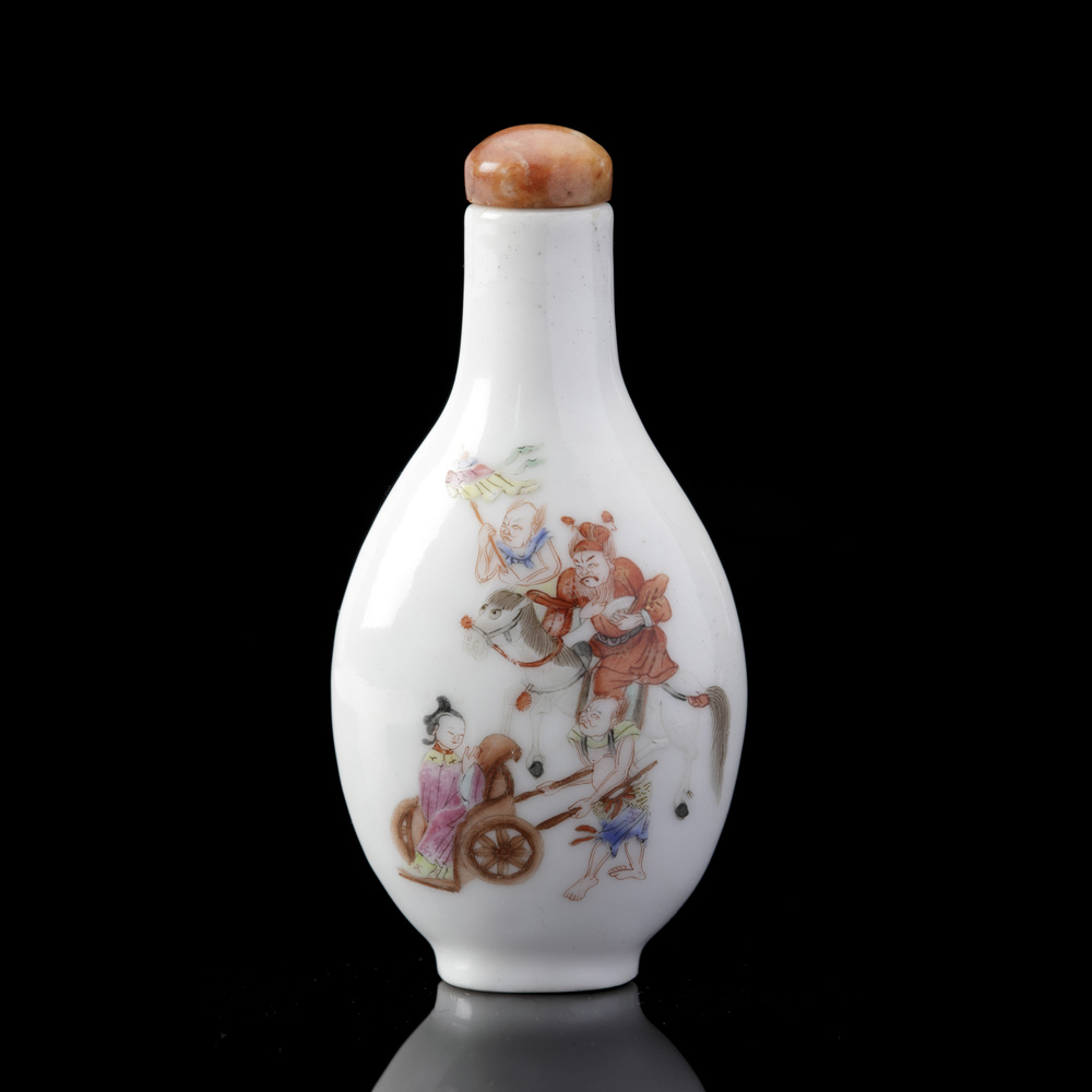 A famille-rose porcelain snuff bottle
