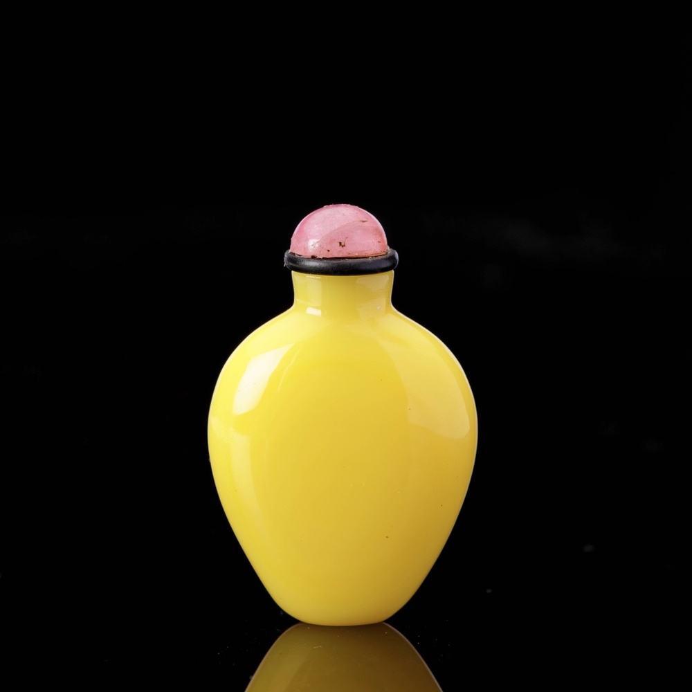 A miniature yellow glass snuff bottle