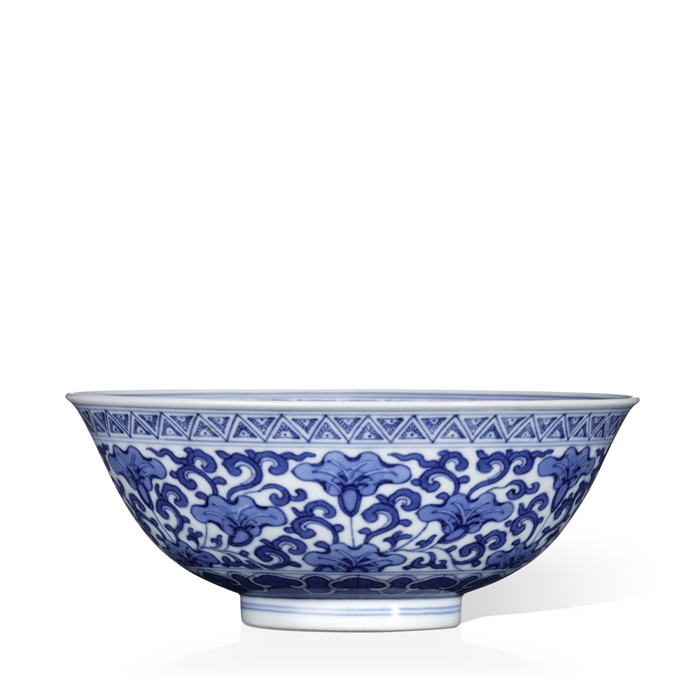 A pair of blue and white bowls