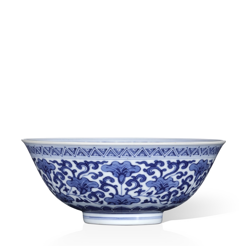 A pair of blue and white bowls
