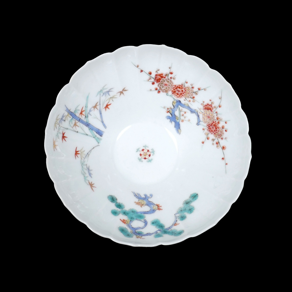 A pair of kakiemon-style bowls