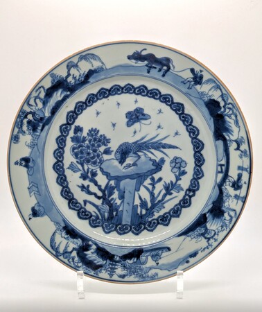 豊富な，2025】 ZK093 時代物 青釉暗刻蓮瓣紋盤・青釉蓮