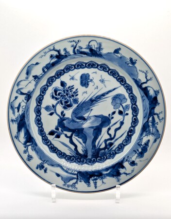 乾隆年製款、花鳥花紋扁瓶一对、二つ、箱付き BF 33 A pair of blue and white dishes<br><br>清乾隆牡丹雉雞