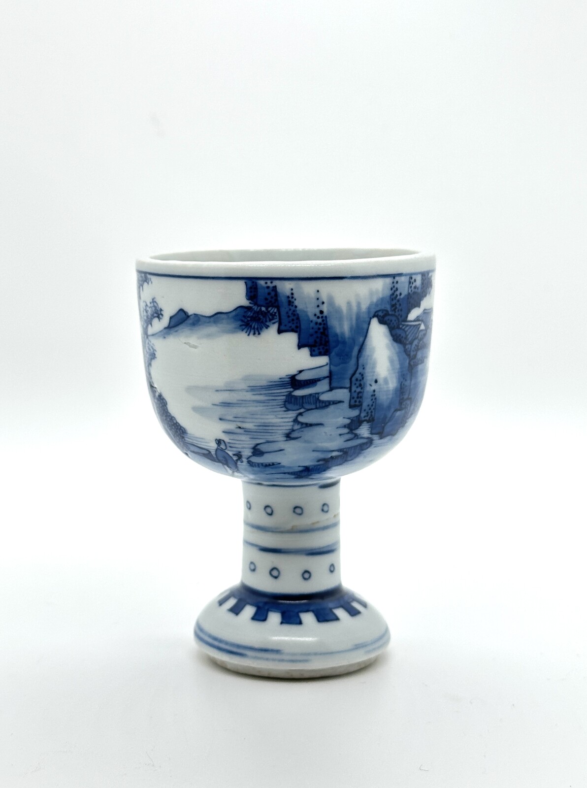 中国清時代　大清康熙年製　青花　馬上杯　タサオ　東さ7-0302☆2F BF 76 A rare blue and white stemcup<br><br>清康熙青花高足杯