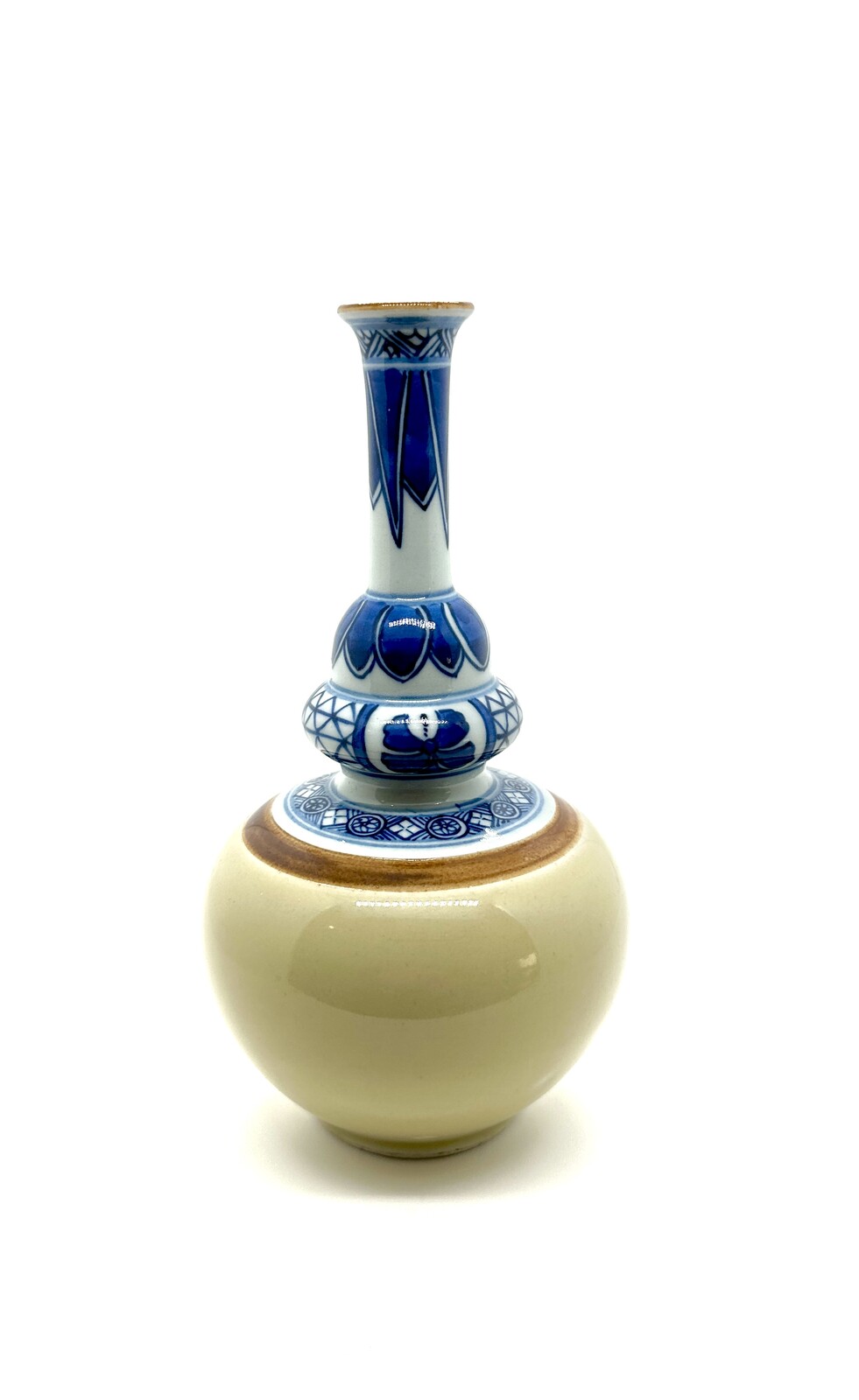 BF 83 A fine blue and white and yellow-green double-gourd vase<br