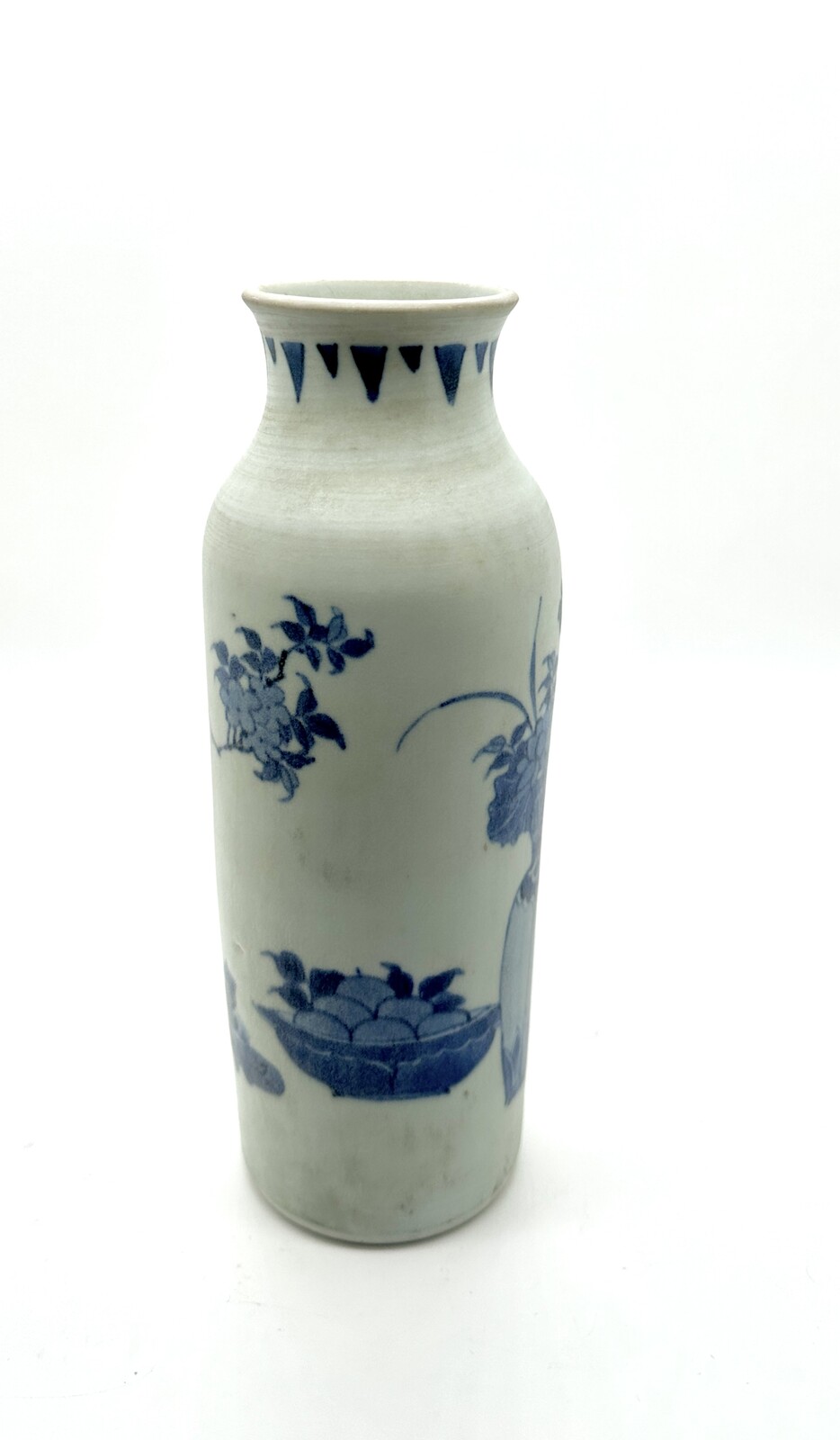 BF21 A small blue and white rouleau vase