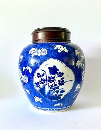 BFE 62 A blue and white ginger jar<br><br>清康熙青花冰梅紋瓷