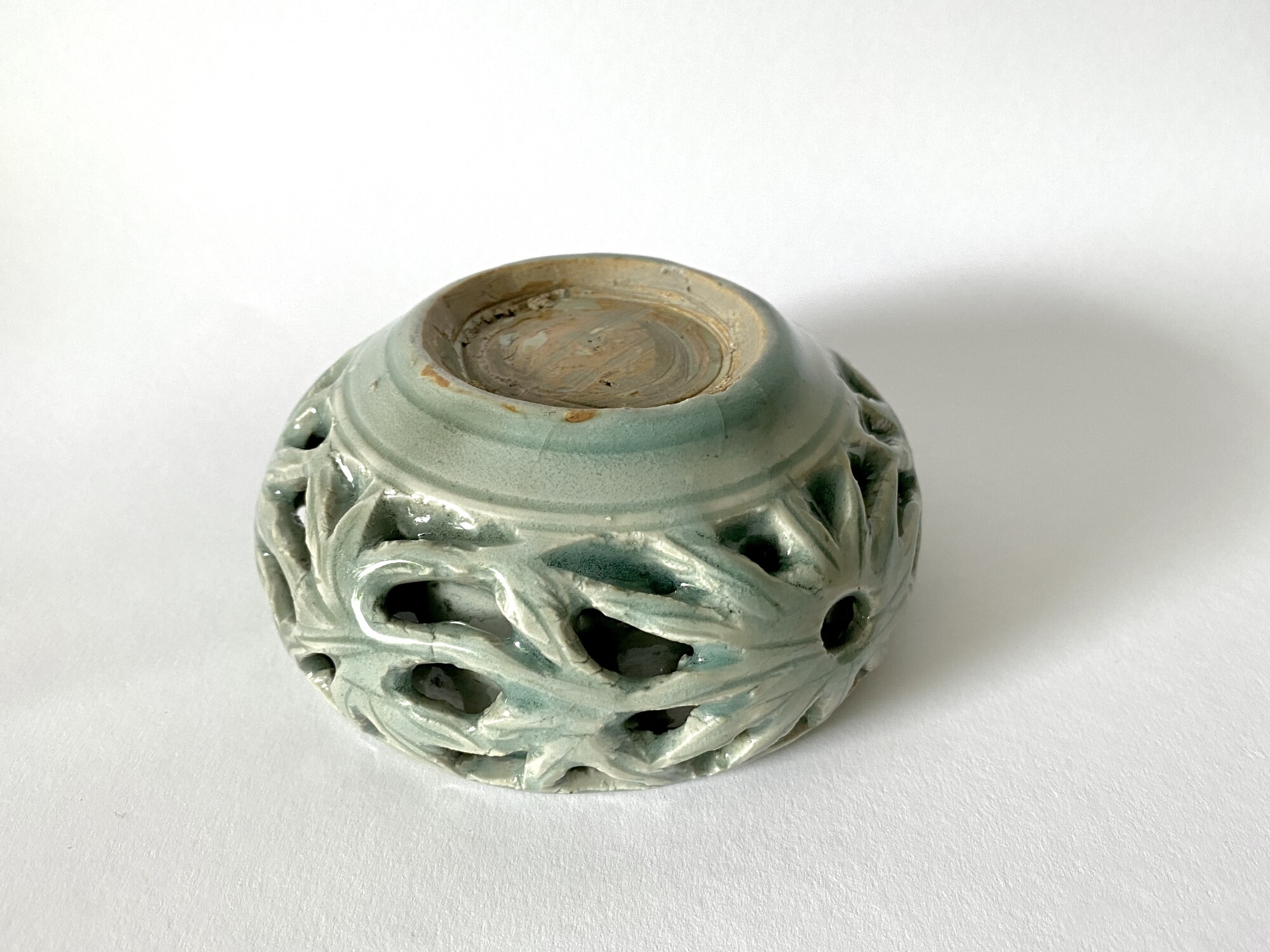 EF 35 A rare Longquan celadon double-walled brush washer and