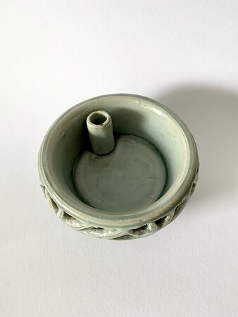 陶額　淡青釉金彩陶［園遊] EF 35 A rare Longquan celadon double-walled brush washer and