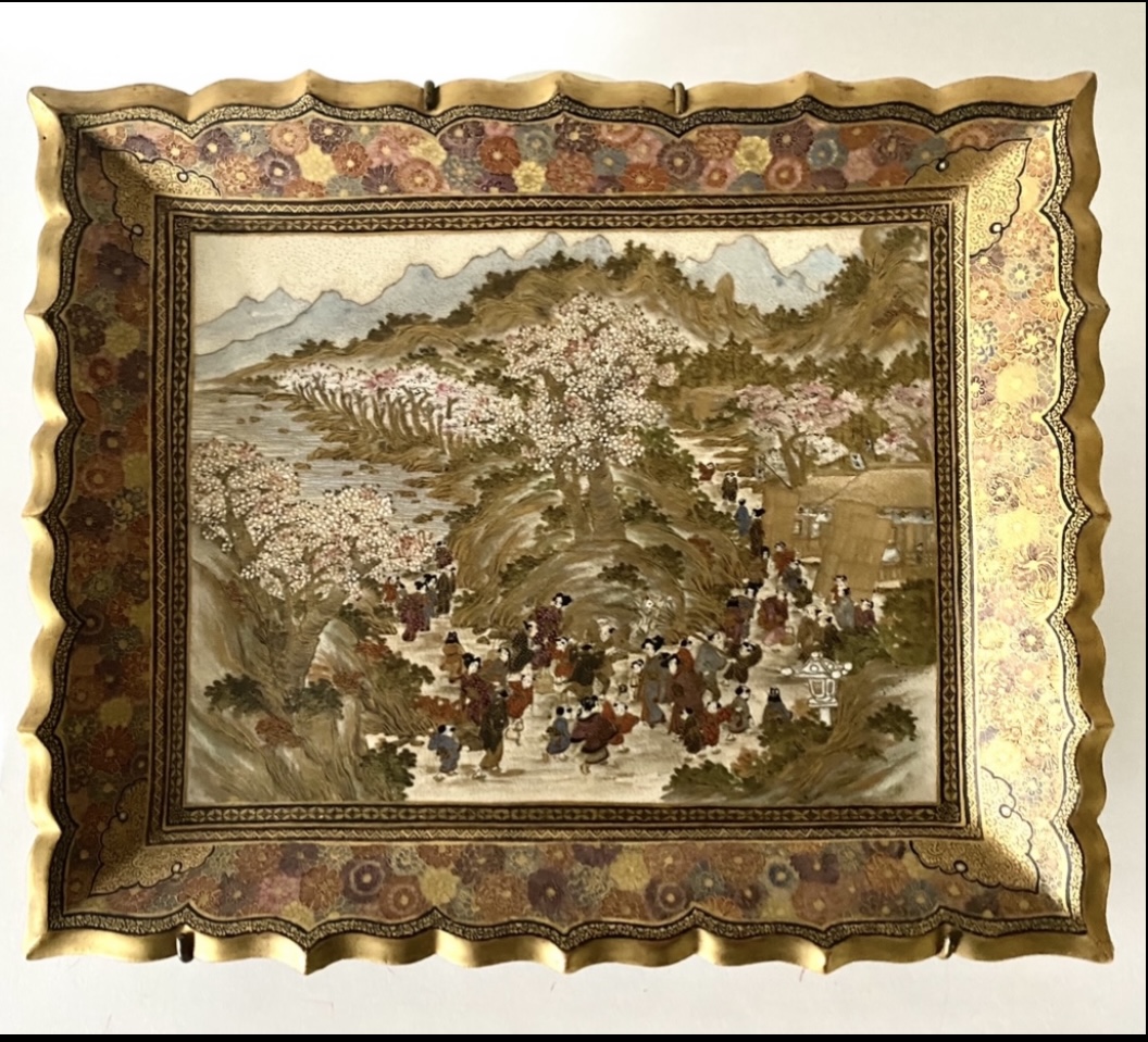 【 E221 】 超別格品　明治期本筋最高峰の献上薩摩焼　盛上げ絵付け菖蒲文花瓶 古薩摩｜緑青｜石丸陶芸株式会社