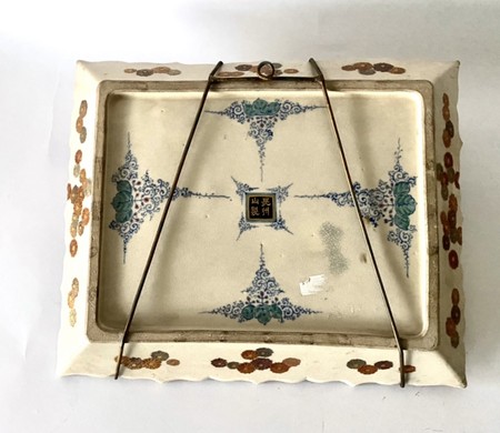 JP 08 A Satsuma earthenware dish<br><br>明治薩摩燒琺瑯鎏金盤