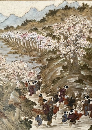 JP 08 A Satsuma earthenware dish<br><br>明治薩摩燒琺瑯鎏金盤