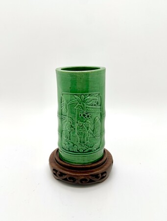 MF 47 A green-glazed 'bamboo-form' brush pot<br><br>清康熙竹節式綠