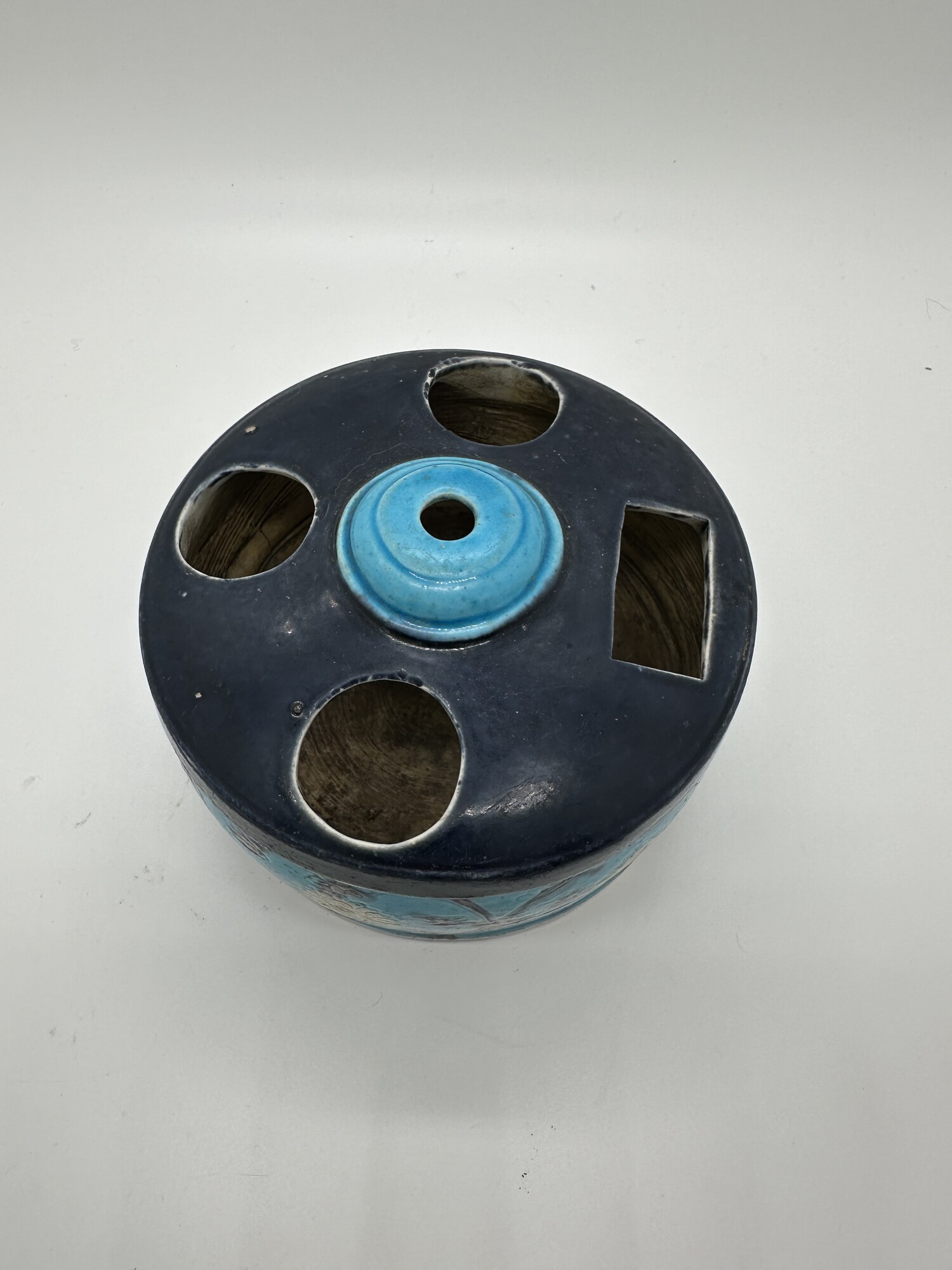 PF49 A rare 'fahua' drum-form brush and inkstick holder