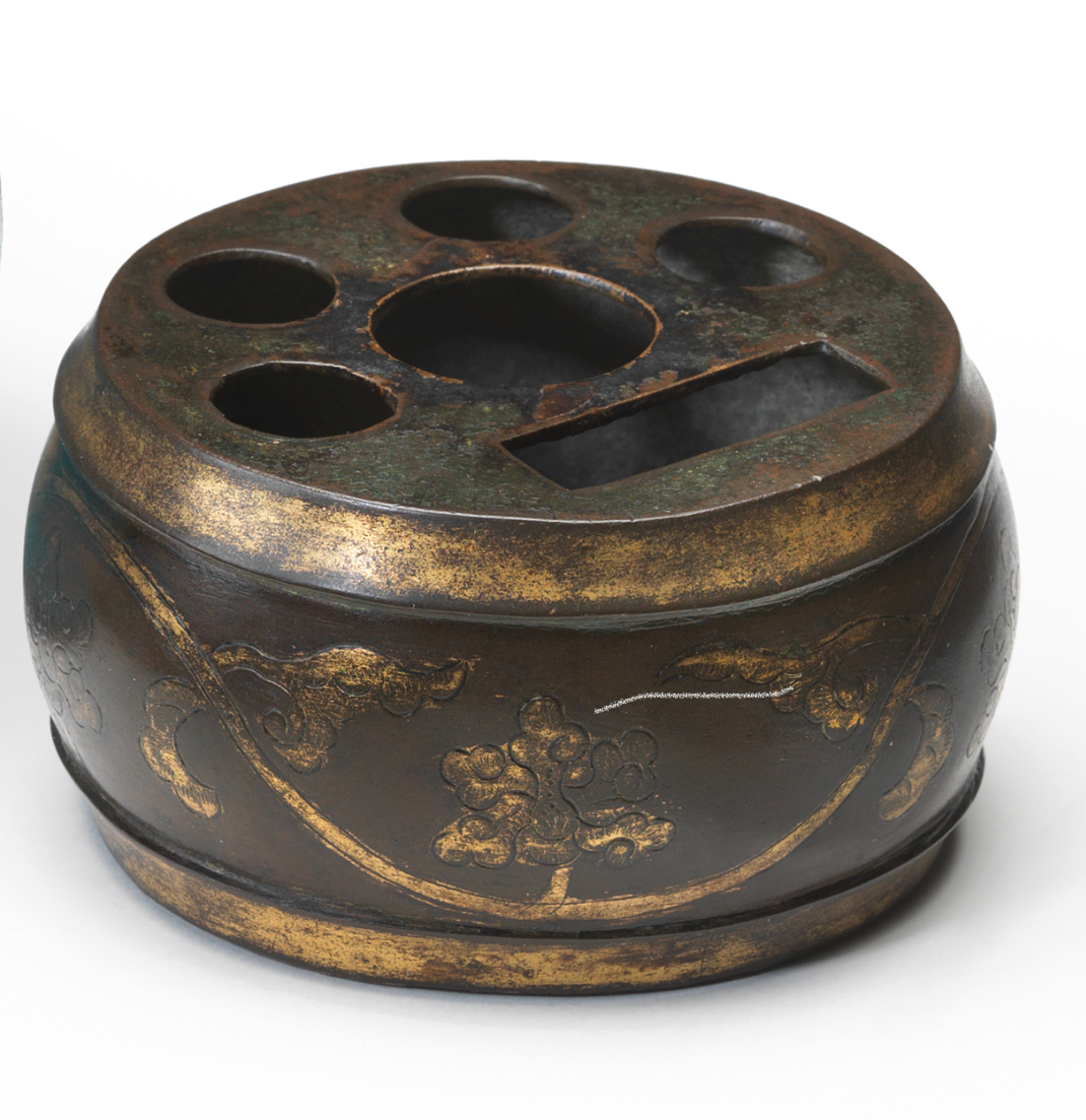 PF49 A rare 'fahua' drum-form brush and inkstick holder