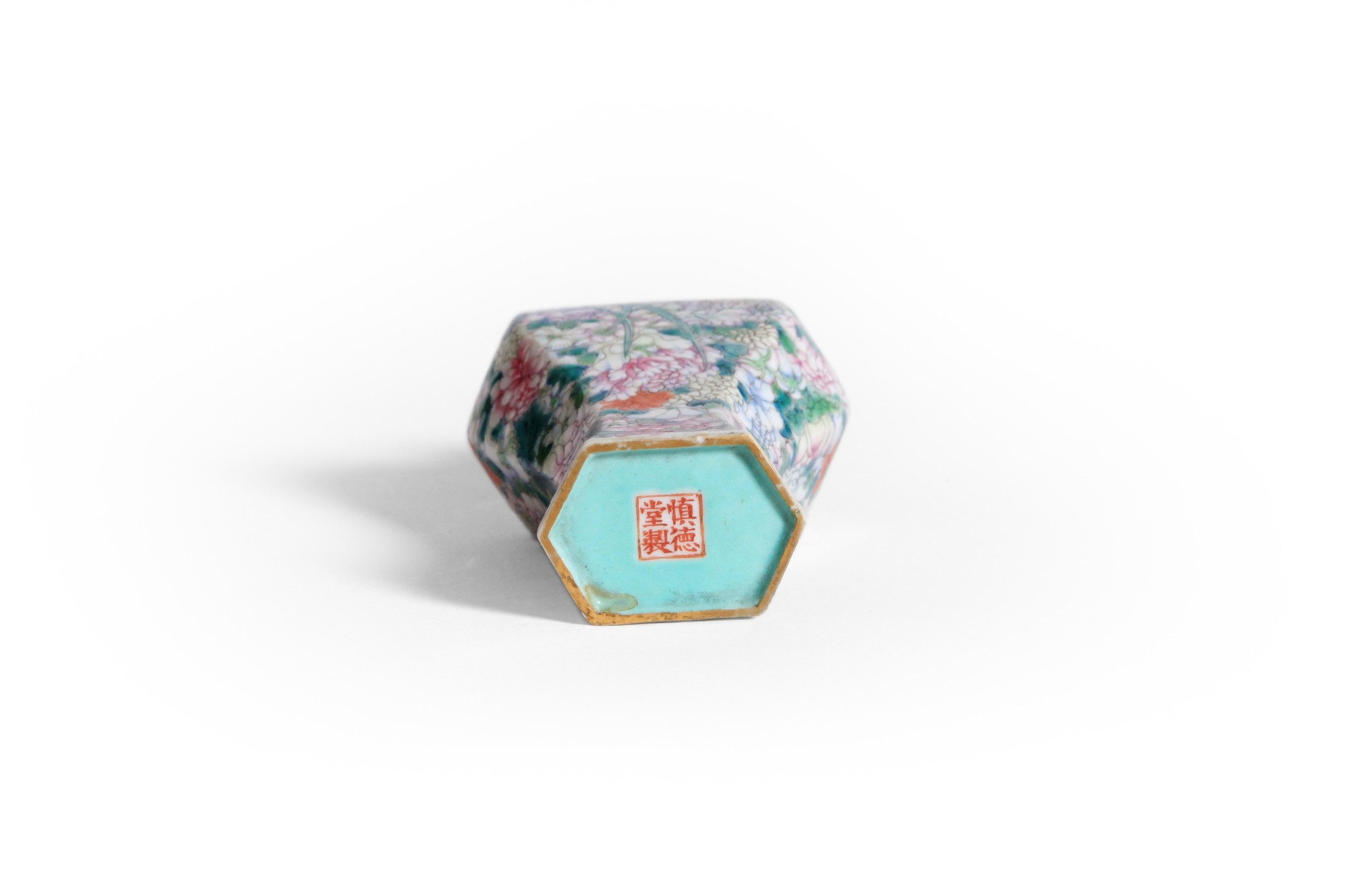 PP 12 A small famille rose millefleurs vase<br><br>民國粉彩百花紋