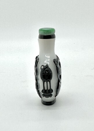 鼻煙壺　二色被せ（多色套料）獅子 Four glass snuff bottles, 19th - 20th century | 十九至二十世紀料器