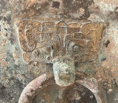 中国古美術品·旧蔵珍品·古青銅器·饕餮紋提梁壺·祭祀礼器·文房置物·風水開運 WF 68 Two Bronze Ritual Wine Vessels, fanghu<br><br>漢青銅方