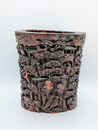 WF 71 A bamboo carved brush pot<br><br>十九世紀竹雕筆筒