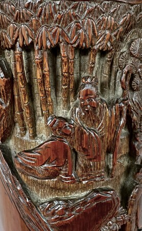 WF 74 A finely carved bamboo brush pot<br><br>十八世紀竹雕筆筒
