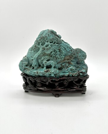 天然石　寒水石　飾玉　直径約7cm　置物　大理石台・時代箱付　C　7459 WF 83 A carved turquoise boulder<br><br>十九世紀綠松石山子- 玉石器