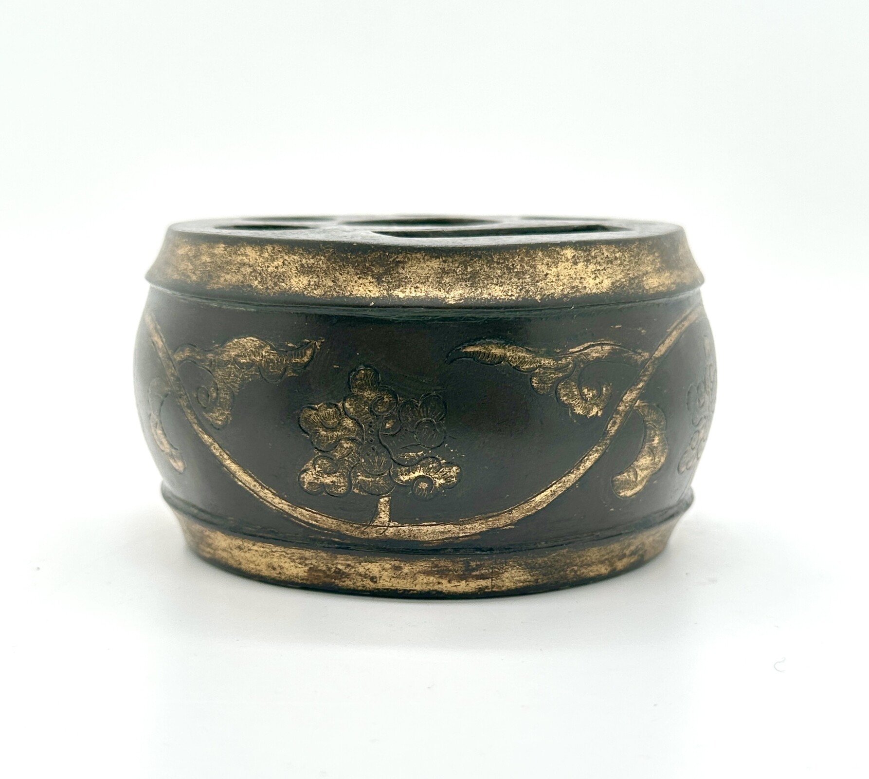 WF25 A rare gilt bronze brush- and ink stick holder